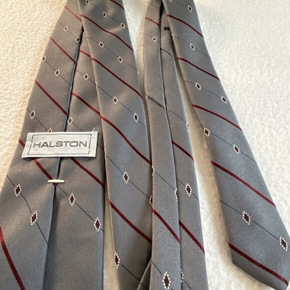 Halston Classic Men Necktie Silk Grey Burgundy Diamonds 58" X 3" - Picture 5 of 5